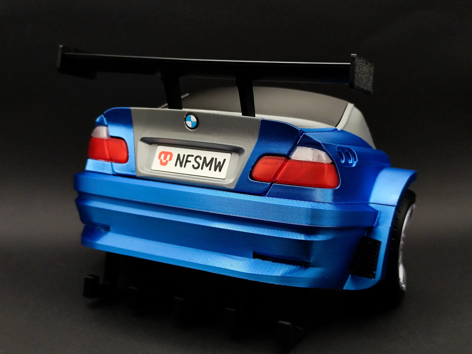 جاکلیدی دیواری BMW M3 GTR بازی Most Wanted